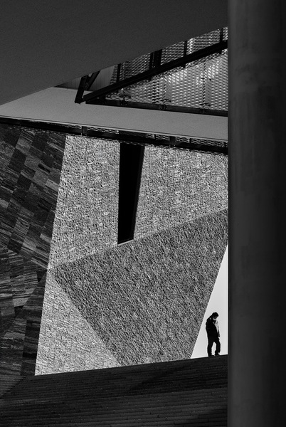 Photograph Masaki Yazaki Monolith And Men on One Eyeland
